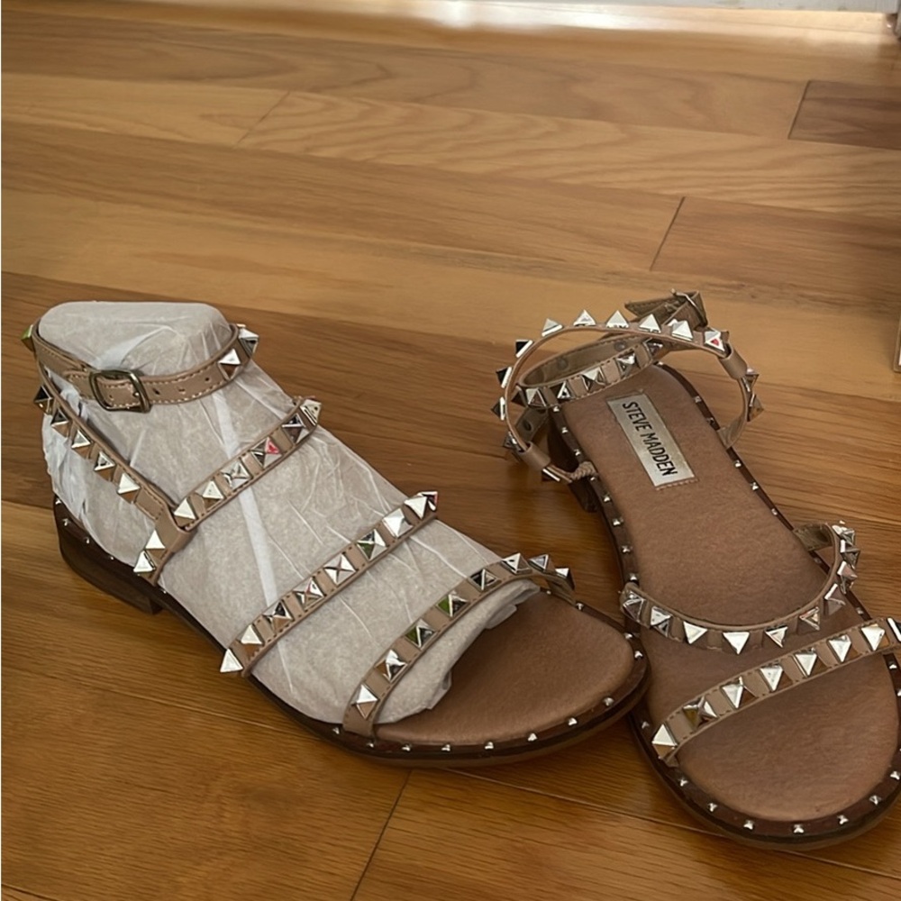 sandals - Picture 2 of 3